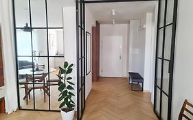 Beautiful New Apt In Old Town Near Train Station - Free Parking