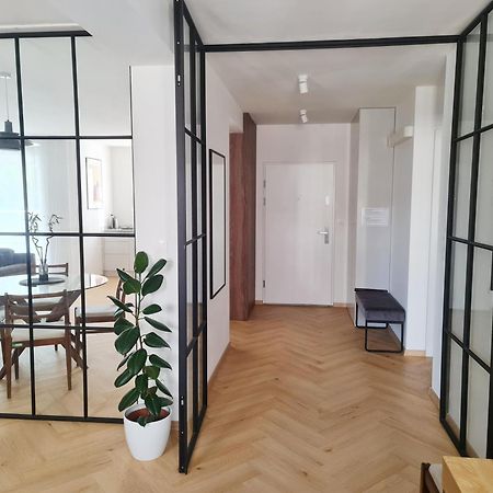 Beautiful New Apt In Old Town Near Train Station - Free Parking Bratislava Buitenkant foto