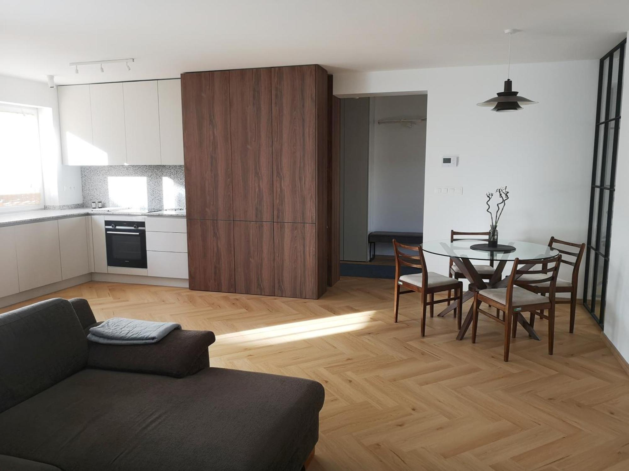 Beautiful New Apt In Old Town Near Train Station - Free Parking Bratislava Buitenkant foto