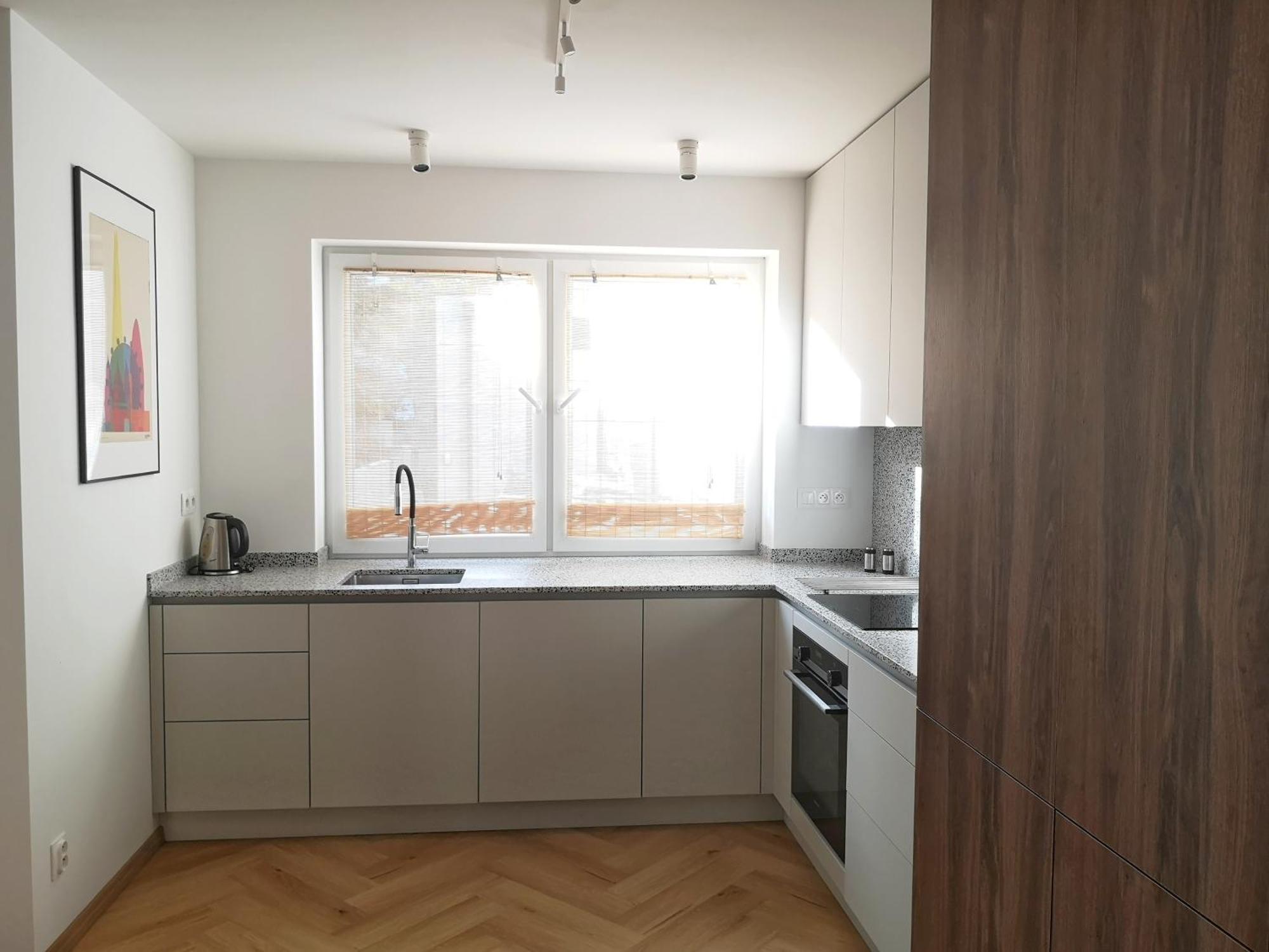 Beautiful New Apt In Old Town Near Train Station - Free Parking Bratislava Buitenkant foto